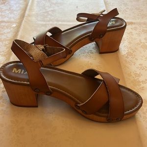 MIA WOODEN CLOG SANDAL